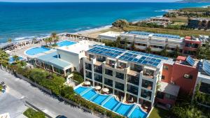 Bazén v ubytování Hydramis Palace Beach Resort nebo v jeho okolí