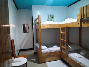 Postel nebo postele na pokoji v ubytování Brenmariel Tourist Inn