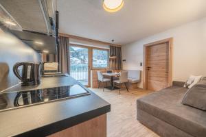 Kuchyňa alebo kuchynka v ubytovaní Bergmomente Apartments + 16 fotografií