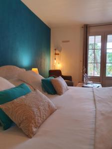 Postel nebo postele na pokoji v ubytování Hôtel Les Prateaux