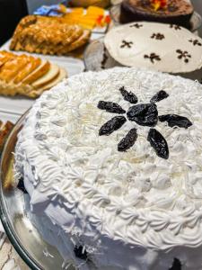 a cake sitting on top of a table at Pousada Cabanas Rota do Sol in Gramado