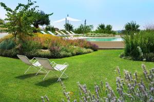 The swimming pool at or close to Meravilla