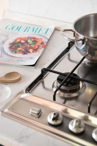 a stove top with a pot on top of it at Rialto in Venice