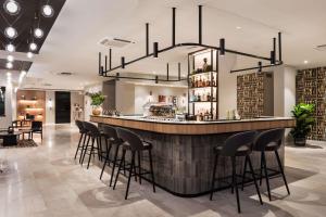 Salone o bar di Tapestry by Hilton Ambasciatori Hotel