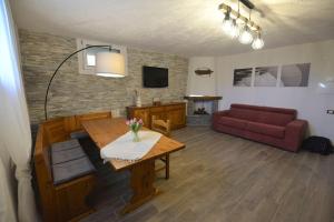 Khu vực ghế ngồi tại Taverna al ponte