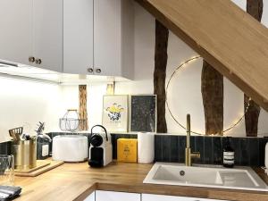 Kuchyň nebo kuchyňský kout v ubytování Duplex Downtown Abbaye by La Boîte En Plus