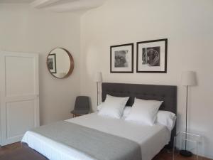 מיטה או מיטות בחדר ב-Appartement Quartier Mazarin