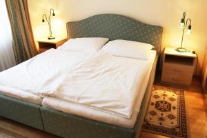 Ένα ή περισσότερα κρεβάτια σε δωμάτιο στο Haus zu den Zwei Eichen