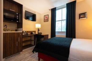 Postel nebo postele na pokoji v ubytování Simply Rooms & Suites