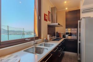 Cucina o angolo cottura di [Como-Blevio] Suite lake view + private garage