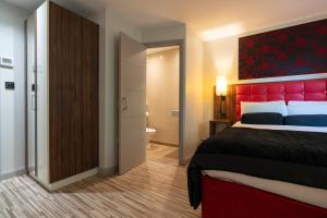 Postel nebo postele na pokoji v ubytování Simply Rooms & Suites