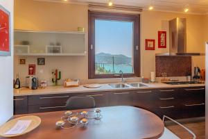 Cucina o angolo cottura di [Como-Blevio] Suite lake view + private garage