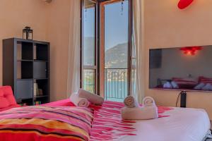 Letto o letti in una camera di [Como-Blevio] Suite lake view + private garage