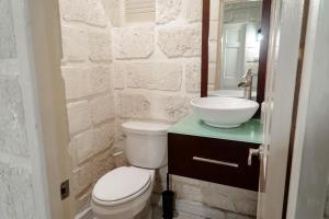 Ванна кімната в Zenbreak Sairah Golf Villa 1bd
