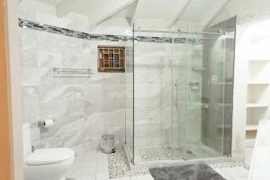 Zenbreak Sairah Golf Villa 1bd tesisinde bir banyo