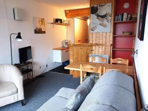 O bucătărie sau chicinetă la Studio cosy pour 4 pers. proche des pistes à Arc 2000 - FR-1-411-332