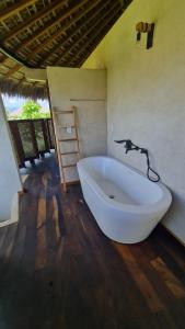 Un baño de Aldea Mizúl