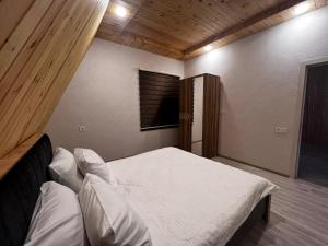 Postel nebo postele na pokoji v ubytování Topchu Forest Ismayilli