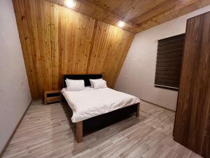 Postel nebo postele na pokoji v ubytování Topchu Forest Ismayilli