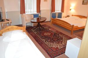 Postel nebo postele na pokoji v ubytování Hotel Pension Walzerstadt