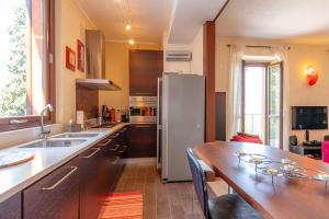 Cucina o angolo cottura di [Como-Blevio] Suite lake view + private garage