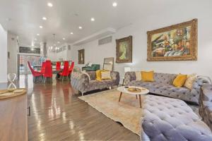 a living room with a couch and a table at Franklin Manor-Columbus Downtown Luxury Estate in Columbus