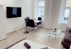 a white living room with a table and a couch at Queen Apartment 4P WL in Vienna