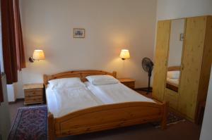 Postel nebo postele na pokoji v ubytování Hotel Pension Walzerstadt