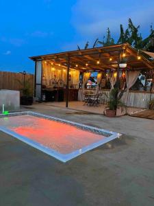 El Camper RV with pool. tesisinde veya buraya yakın yüzme havuzu