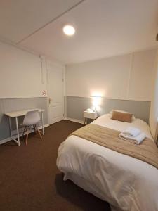 Postel nebo postele na pokoji v ubytování Hotel Capitán Eberhard