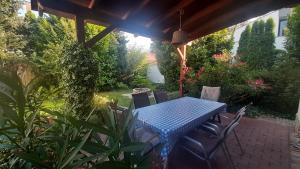 Aed väljaspool majutusasutust Sunshine Villa Fonyódliget +37 fotot