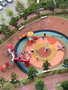 een luchtzicht op een park met een speeltuin bij Omma Homestay Putrajaya, Presint 17 in Putrajaya