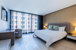 Postel nebo postele na pokoji v ubytování Hotel 100 Luxury Suites by Preferred
