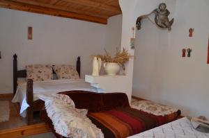 Tempat tidur dalam kamar di Dworek sw.Antoniego