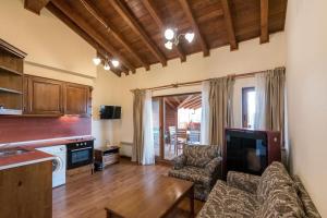 Posezení v ubytování Cozy mountain view apartment in Pirin Golf