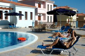 Bazén v ubytovaní Kyma Hotel alebo v jeho blízkosti