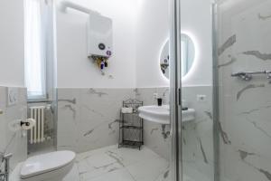 A bathroom at Aqua Claudia and Anio Novus Apartments