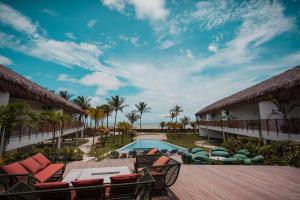 普雷亚Casa Siará Preá的度假村泳池景观