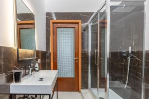A bathroom at Aqua Claudia and Anio Novus Apartments