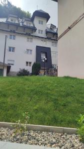 Το κτήριο όπου στεγάζεται  το διαμέρισμα