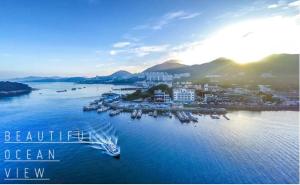 Acean view of a city with boots in the water in der Unterkunft Sea Star Hostel in Yeosu