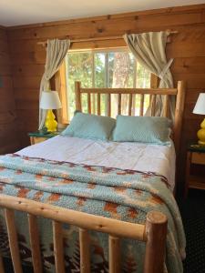 Postel nebo postele na pokoji v ubytování Deer Harbor Inn