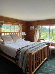Postel nebo postele na pokoji v ubytování Deer Harbor Inn