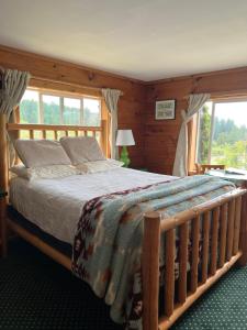 Postel nebo postele na pokoji v ubytování Deer Harbor Inn