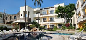 a hotel with a swimming pool in front of a building at Casa Francisco in Cuernavaca