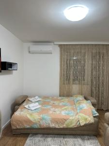 Een bed of bedden in een kamer bij Apartmani IMPERIAL 2