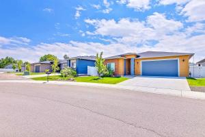 a row of houses on a street at Guest Favorite 3BD 2BA Meridian Home for Business & Pleasure in Meridian