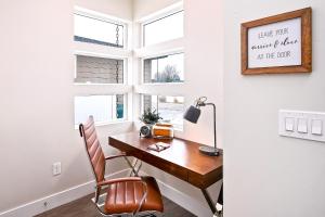 a home office with a desk and a chair at Guest Favorite 3BD 2BA Meridian Home for Business & Pleasure in Meridian