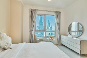 Fotografie z fotogalerie ubytování Burj Khalifa Front view & Fountain view Island Paradise 2BR Luxury Apartment Burj residences Golden Homes v Dubaji
