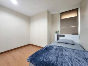 Fotografie z fotogalerie ubytování 3 Bed Rooms 2 Bath Rooms Unit Near Jodd Fair Market v destinaci Bangkok